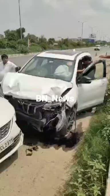बहरोड़ में नेशनल हाईवे पर दादा की ढाणी के पास हुआ दो कार का एक्सीडेंट
तेज रफ्तार कार आपस में टकराई