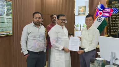 कटिहार में रेलवे फुटपाथ दुकानदारों को जल्द मिले बैंडिंग जोन, डीआरएम से मिले राजद नेता व सैकड़ों दुकानदार।