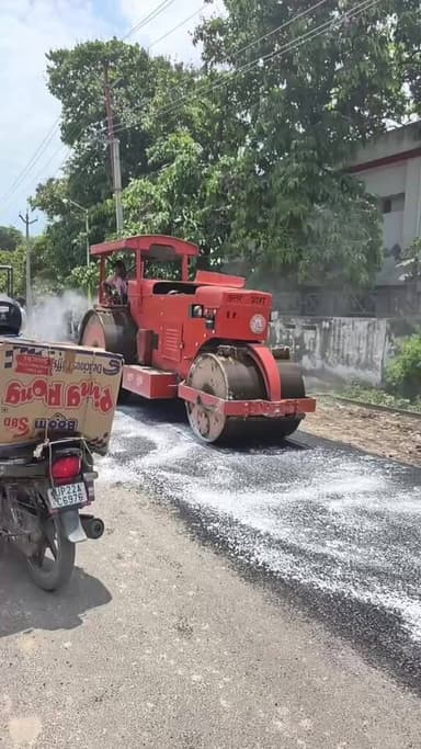 Rampur News | कावड़ यात्रा के लिए भमरव्वा शिव मंदिर की ओर जाने वाली सड़क का निर्माण कार्य जारी...