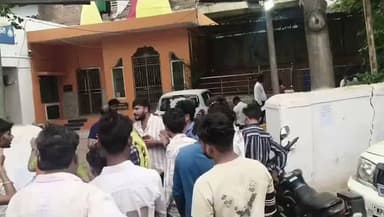 *पालतू लेब्राडोर की हत्या का आरोप, महिला थाने पहुंची*
अपने क्षेत्र की सभी खबरें देखने के लिए शुरू ऐप (Shuru App) डाउनलोड करें 👇🏻
https://shuru.co.in/dl/XxmkC2
