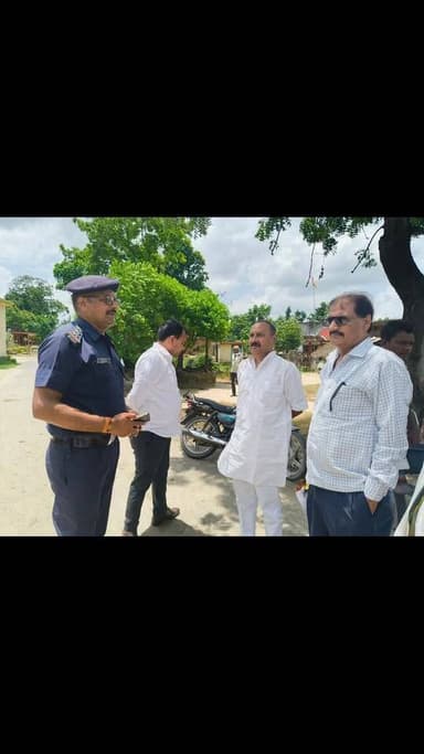 #LakhimpurKheri: करीब 20 घंटे बीत जाने के बाद भी नहीं लग सका दोनों युवकों का पता
लगातार एडीआरएफ टीम चला रही सर्च अभियान
करीब 26 किलोमीटर तक पहुंची एनडीआरएफ की टीम
पूर्व विधायक विनय तिवारी पहुंचे करसौर गांव ,एडीआरएफ की टीम से की बातचीत ,