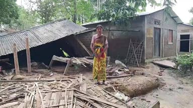 "জীৱনৰ আটাইতকৈ কঠিন যুঁজত এজনী মাতৃ: ভিডিওটো শ্বেয়াৰ কৰি পম্পী বাইদেউৰ কাষত থিয় হ'ব নেকি?"
ভিডিঅটো শ্বেয়াৰ কৰক যাতে কোনোৱাই পম্পী দত্ত বৰা বাইদেউক অকণমান সাহস দিব পাৰে।