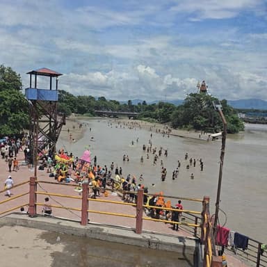 गंगा का जलस्तर काफ़ी कम, हरिद्वार में भारी संख्या में पहुँच रहे श्रद्धांलु।
#haridwar #harkiporiharidwar #harharmahadev #jaibholenath #harhargange