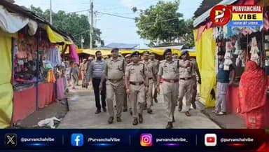 ब्रेकिंग देवरिया
➡️ श्रावण मास और कांवड़ यात्रा को लेकर पुलिस अलर्ट
➡️ डीआईजी गोरखपुर रेंज एस. चन्नप्पा ने दुग्धेश्वरनाथ मंदिर का किया निरीक्षण।
➡️ सुरक्षा, बैरिकेडिंग, पार्किंग, सीसीटीवी और यातायात व्यवस्था का लिया जायजा।
➡️ रुद्रपुर और गौरीबाजार के प्रमुख बाजारों में पुलिस अधिकारियों संग किया पैदल गश्त।
➡️ पुलिसकर्मियों को भीड़ प्रबंधन, यातायात और संदिग्ध गतिविधियों पर कड़ी निगरानी के निर्देश।
➡️ व्यापारियों और आमजन से संवाद कर सुरक्षा का दिलाया भरोसा।