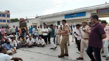 पुलिस और एडवोकेट हनुमान सिंह पालवास की समझाईश पर खोला रास्ता
#SikarSandesh #Sikar #RajasthanNews #Dhod