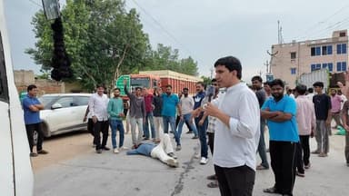 धोद थाने के बाहर रास्ता किया जाम
#SikarSandesh #Sikar