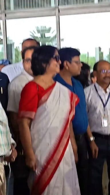 কলকাতায় বাংলাদেশের নিষিদ্ধ লেখিকা তসলিমা নাসরিন