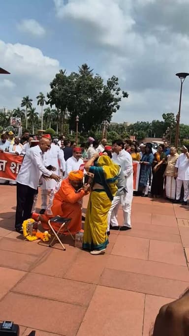 संसद भवन में चंदा चोरी को लेकर प्रदर्शन करते विपक्ष के सांसद ........
#SAROJRAJA #SACHTALKS #TODAYNEWS #SITAMARHI #BREAKINGNEWS #MUSIC #NBA #CMNITISHKUMAR #PATNA #NIKKIYADAV #VIRALREELS #VIRALPOST #VLOG #VIRALREELS #BIHARCRIME #JUSTICEFORCHHOTUYADAV #VIRALVIDEO #DARBHANGA