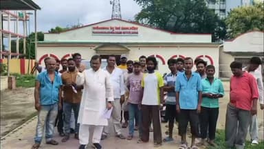 फुटपाथ दुकानदारों को मिल सकती है राहत, DRM से मिले राजद नेता, वेंडिंग जोन बनाने की उठाई मांग