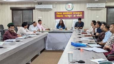 विकसित भारत जी-राम योजना से विकसित होंगे गांव
विकसित भारत जी-राम (वीबीजी-जी राम) योजना के प्रभावी क्रियान्वयन एवं विभागीय अभिसरण सुनिश्चित करने के उद्देश्य से कलेक्टर श्रीमती तुलिका प्रजापति की अध्यक्षता में जिले के सभी विभागों की एकदिवसीय कार्यशाला आयोजित की गई।
#mmacdistrict_cg #chhattishgarh #gramg
@chhattisgarhcmo @dpr.chhattisgarh