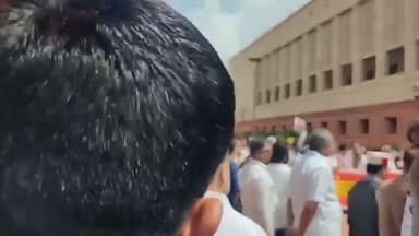 इस पर क्या बोला जाए????