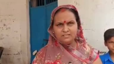 #दानापुर में मध्याह्न भोजन में मिले कीड़े, बच्चों ने खाना खाने से किया इनकार