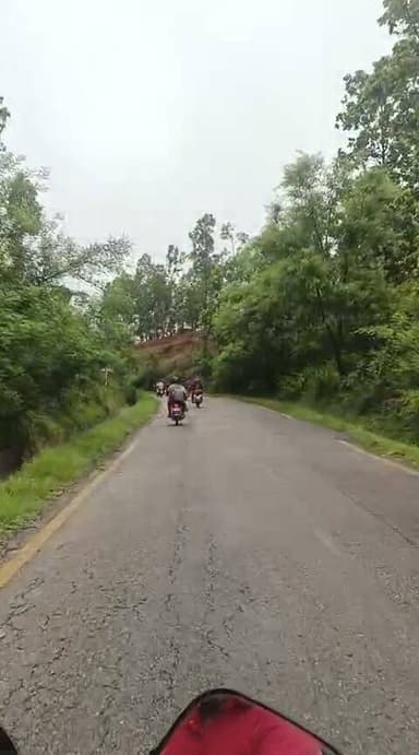 वर्दीबास के बाद ऊंची पहाड़ों पर शानदार सड़के देख यह दृश कमेंट में बताएं क्या आप इस सड़क के रास्ते गए हैं।