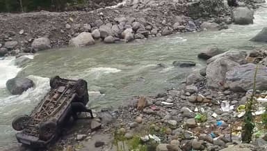 * ओल्ड मनाली स्थित क्लब हाउस के पास जिमनी गाड़ी 20 फीट नीचे मनालसु नाले में गिरने से दो की मृ.त्यु हो गई, जबकि तीन अन्य गंभीर रूप से घा.यल
* थाना मनाली पुलिस ने मौके पर पहुँचकर घायलों को अस्पताल पहुँचाया और दोनों मृत.कों के शवों को परिजनों के आने पर पोस्टमार्टम हेतु शवगृह मनाली में रखवाया