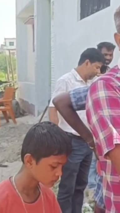 वर्षों के इंतजार के बाद तारा माता कॉलोनी में सड़क निर्माण का हुआ शुभारंभ, वरिष्ठ नागरिक ने रखी पहली ईंट