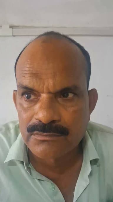 अमेठी: जगदीशपुर में सहकारी संघ की कीमती दुकान को लेकर विवाद गहराया। काबिज कर्ता ने न्यायालय में मामला लंबित होने के बीच ताला तोड़ने का आरोप, जांच की मांग।
DM Amethi
नोट: यह पीड़ित पक्ष का आरोप है।