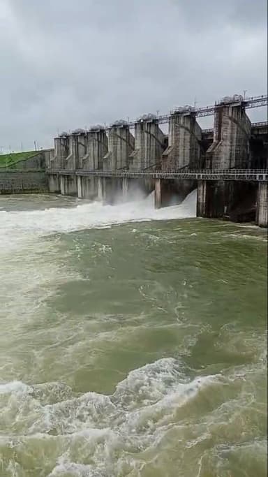 भीमगढ संजय सरोवर बांध के गेट खोले जाने के बाद का नजारा Rajneesh Harvansh Singh Dinesh Rai Munmun Collector Office Seoni