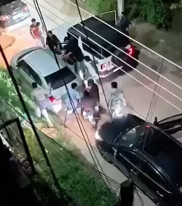 चंडीगढ़: सड़क के बीच युवाओं में जमकर मारपीट, वीडियो वायरल