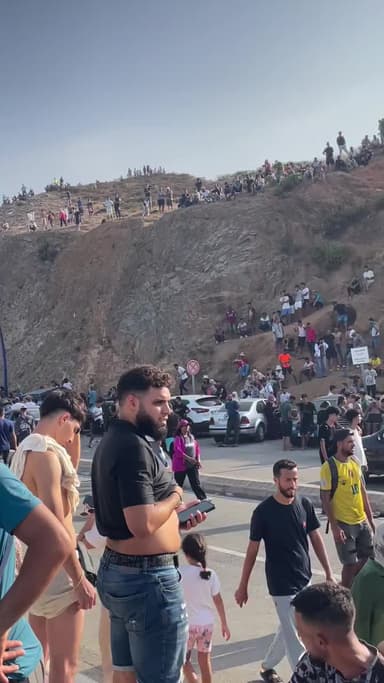हजारों घुसपैठियों ने स्पेन के एक इलाके पर किया कब्जा