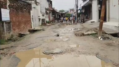 जनपद की सड़क बनी यमराज मार्ग, हीरा पट्टी,शिवाजी नगर और बिलरिया की चुंगी पर भारत रक्षा दल के कार्यकर्ताओं ने सड़क पर धान रोपाई कर किया विरोध प्रदर्शन