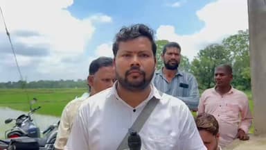सारंगढ़- बिलाईगढ़ अपडेट ब्रेकिंग
आतंकी हमले में मृतक मजदूर के घर पहुंची प्रशासन की टीम
हर संभव मदद के लिए दिया आश्वासन
शुक्रवार को कुलगाम में हुआ था आतंकी हमला
हमले में छत्तीसगढ़ के 2 मजदूरों की मौत
बिलाईगढ़ थाने के छुईहा गांव का है पूरा मामला
मृत मजदूर का नाम था भूपेंद्र भैना उम्र 28 वर्ष
वन टू वन - प्रफुल्ल रजक, SDM, विजय ठाकुर, एसडीओपी