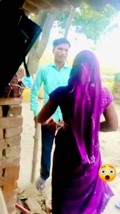 🔥 एक ही घर के दो महिलाओं के बीच जमकर मारपीट, मौके पर मचा हड़कंप! वीडियो वायरल
#highlight
#ViralVideo #VillageFight #MahilaVivad #TrendingNow #SocialMediaViral #BreakingNews #IndiaNews #VillageLife #NewsUpdate #FacebookViral #HindiNews #LatestVideo #ViralContent #PublicReaction #Trending