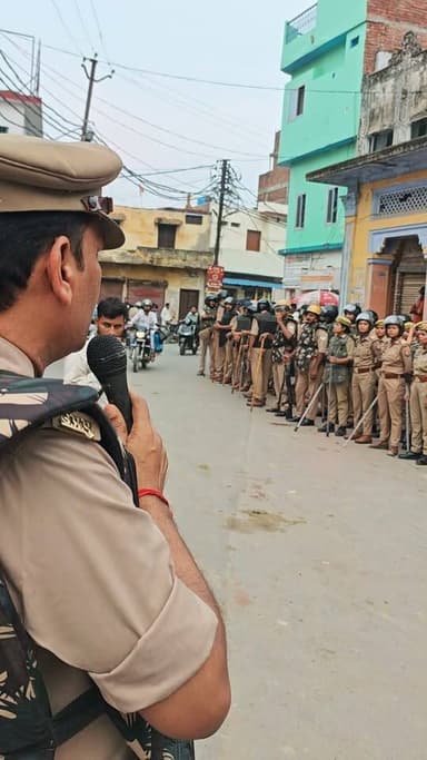 संस्कृत पाठशाला से शुरू हुआ फ्लैग मार्च
#खबरेंअभीतक #KhabareAbhiTak #PoliceMarch #FestivalSecurity