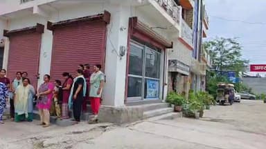 "जबरदस्ती नहीं चलेगी"—स्मार्ट मीटर के विरोध में उतरीं साईं विहार की महिलाएं
#Rudrapur #SmartMeter #SaiVihar #SmartMeterProtest #UttarakhandNews #RudrapurNews #BreakingNews #NewsWorld24India #LocalNews #UdhamSinghNagar