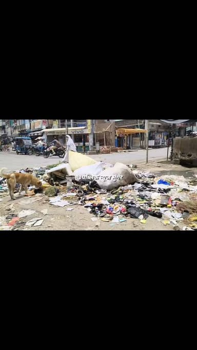 बिहार स्थानीय निकाय कर्मचारी महासंघ एवं बिहार लोकल बॉडीज इम्प्लाइज फेडरेशन के संयुक्त संघर्ष मोर्चा के राज्यव्यापी आह्वान पर नगर निगम कर्मियों की अनिश्चितकालीन हड़ताल शनिवार को तीसरे दिन भी जारी रही। हड़ताल के कारण शहर की सफाई व्यवस्था पूरी तरह प्रभावित हो गई है। कई इलाकों में कचरे का उठाव नहीं होने से सड़कों और मोहल्लों में कचरे का अंबार लग गया है, जिससे लोगों को परेशानी का सामना करना पड़ रहा है।
#मुंगेर #जमालपुर #MungerDistrict #bihar #नगरविकासविभाग