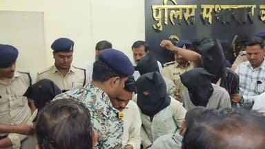 गुना पुलिस ने कराया गुंडा तत्वों को लंगड़ी डांस
युवक-युवति के साथ लूट एवं दुष्कर्म के प्रयास के जघन्य एवं सनसनीखेज घटनाक्रम का मात्र 24 घंटे में पर्दाफाश
दुष्कर्म के प्रयास एवं लूटकांड में संलिप्त पांच आरोपी गिरफ्तार, दो फरार आरोपियों की तलाश में पुलिस टीमें लगातार सक्रिय
गुना पुलिस के टीमवर्क, रणनीतिक, सुनियोजित एवं साहसिक कार्यवाही से मिली बड़ी सफलता, लूटा गया सामान बरामद
गुना पुलिस का महिला सुरक्षा के प्रति 'जीरो टॉलरेंस' नीति का प्रभावी उदाहरण #guna #sp# #col##पुलिस#