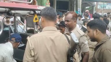 करहा में शराब के नशे में सड़क हादसा, ट्रक से टकराकर 40 वर्षीय व्यक्ति गंभीर घायल
#Mau #MuhammadabadGohana #KarhaBazaar #RoadAccident #TruckAccident #BreakingNews #UPNews #MauNews #News11Digital #AccidentNews #Police #UttarPradesh #HindiNews #LocalNews #ViralNews