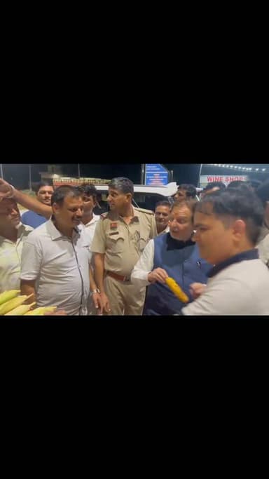 कैबिनेट मंत्री डॉ अरविंद शर्मा सबका साथ सबके विकास की मिशाल कर रहे पेश,गाड़ी रोक रेहड़ी पर खाया भुट्टा #drarvindsharma #भाजपा