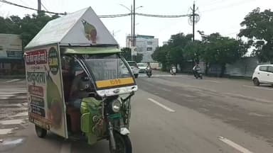 खोया हुआ तोता ढूंढ कर लाने वाले को मिलेगा ₹50000 का इनाम।