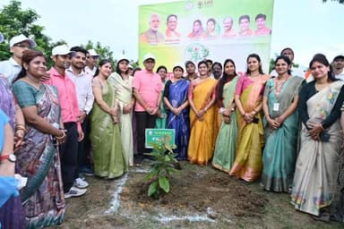 सकरी में जिला स्तरीय वन महोत्सव कार्यक्रम का हुआ शानदार आयोजन, राजस्व मंत्री श्री टंकराम वर्मा, राज्यसभा सांसद श्रीमती लक्ष्मी वर्मा, कलेक्टर श्री कुलदीप शर्मा सहित उपस्थित सभी ने पौधारोपण कर पर्यावरण संरक्षण का दिया संदेश।
प्रधानमंत्री श्री नरेंद्र मोदी जी के आह्वान "एक पेड़ माँ के नाम" अभियान के अंतर्गत आइए, हम सभी प्रकृति और पर्यावरण के प्रति अपनी जिम्मेदारी निभाते हुए अधिक से अधिक पौधारोपण करें।
#balodabazar
#Akpedmaakenaam
#Goodgovernance