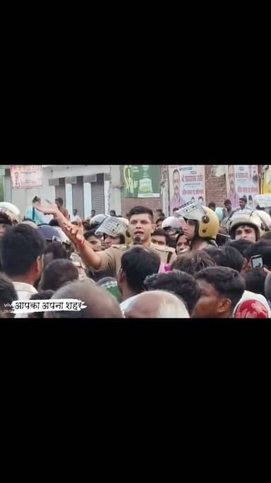 कई घंटों से लगे स्टेट हाइवे पर लगा जाम खुला,SP सौरभ दीक्षित ने मौके पर पहुंचकर स्थिति को संभाला,शव घर भेजा,स्थिति सामान्य,कांट शाहजहांपुर।
आपका अपना शहर Aapka Apna Shahar