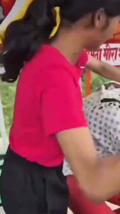 नैनीताल में मजनूओं की खूब हुई छितर परेड। देखिए वीडियो