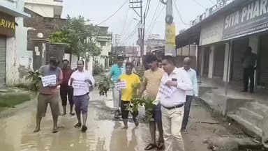 टूटी सड़क पर पौधारोपण कर फूटा लोगों का गुस्सा, भारत रक्षा दल ने नगर पालिका के खिलाफ किया प्रदर्शन
https://abckhabar.in/?p=7150