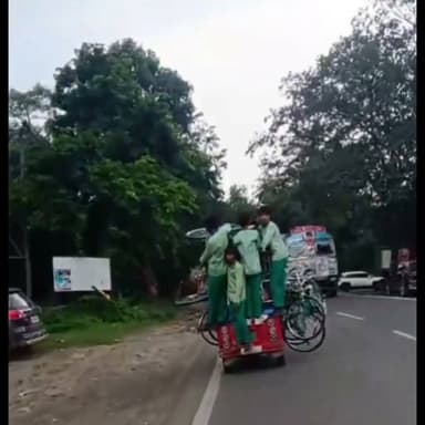 माँ बाप अंधे या सरकार