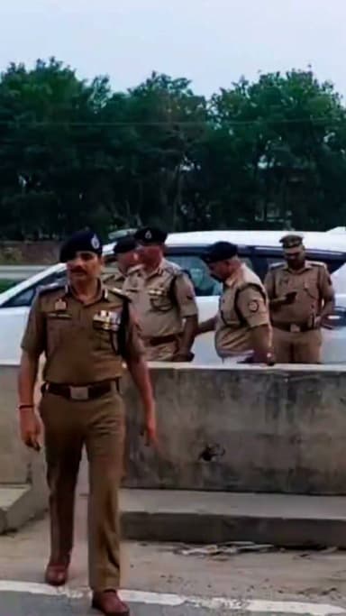 वाराणसी।कांवड़ यात्रा मार्ग का पुलिस कमिश्नर ने किया निरीक्षण, सुरक्षा व्यवस्था पर दिए सख्त निर्देश:
#LetestUpdate #VaranasiNews #LetestUpdate #पत्रकारदेवेंद्रदेशमुख 👇👇