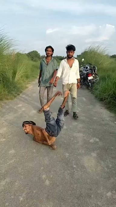 देखिए पूरा वीडियो..इनको सर्पोट करना चाहिए या नहीं..काॅमेंट बांक्स में जरुर बताए..जब सर्पोट करना हैं तो लाइक और शेयर जरुर कर देंगे..धन्यवाद