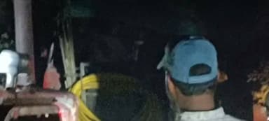 डोमचांच के ढोढाकोला स्थित टेकवा खदान से तीन ट्रैक्टर जब्त
कोडरमा प्रशिक्षु वन प्रमंडल पदाधिकारी मोहित बंसल के नेतृत्व में रविवार को दोपहर 2 बजे से रात 8 बजे तक विशेष अभियान चलाया गया। कार्रवाई के दौरान डोमचांच के ढोढाकोला स्थित टेकवा खदान में कंप्रेसर मशीन से अवैध खनन में लगे तीन ट्रैक्टर जब्त किए गए। इस बाबत प्रशिक्षु वन प्रमंडल पदाधिकारी मोहित बंसल ने बताया कि गुप्त सूचना के आधार पर या कार्रवाई की गई है और वन विभाग ने जब्त वाहनों को कब्जे में लेकर अग्रिम कानूनी कार्रवाई शुरू कर दी है।