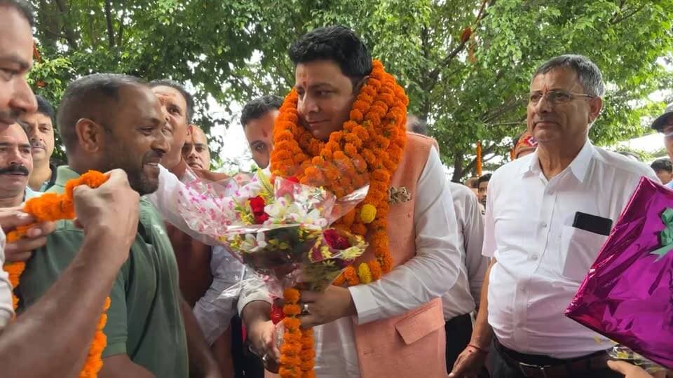 धर्मशाला : #live विधायक सुधीर शर्मा के जन्मदिन समारोह की विशेष झलकियां। Kangra Express
समर्थकों और शुभचिंतकों ने दी जन्मदिन की शुभकामनाएं।
पूरी कवरेज देखिए केवल Kangra Express News पर |
#KangraExpress #SudhirSharma #Dharamshala #BirthdayCelebration #HimachalPradesh #LiveNews #BreakingNews #KangraNews #HimachalNews #DharamshalaNews