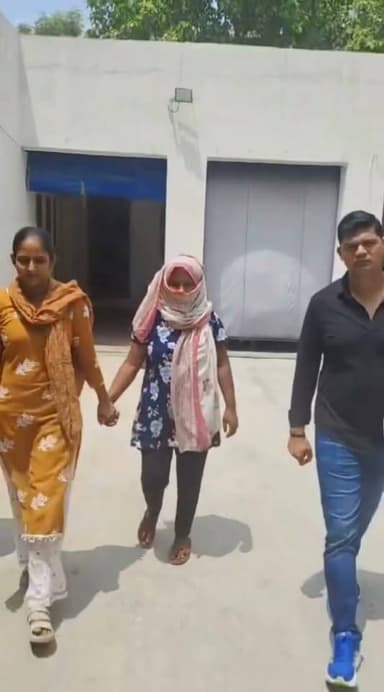 कमरे में बुलाया, शराब पिलाई और कर दी हत्या; 24 घंटे में महिला गिरफ्तार अनंगपुर में पेंटर की हत्या के मामले में क्राइम ब्रांच DLF ने महिला आरोपी को गिरफ्तार किया है। पूछताछ में सामने आया कि शादी को लेकर विवाद के चलते महिला ने वारदात को अंजाम दिया और कमरे का