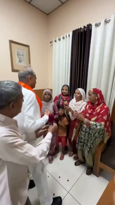 पूर्व मुख्यमंत्री अशोक गहलोत जोधपुर के सर्किट हाउस में