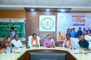 हर जरूरतमंद तक पहुंचेगी लाइफलाइन एक्सप्रेस की स्वास्थ्य सेवाएं।
‘नशा मुक्त युवा विकसित भारत संकल्प अभियान’ के दौरान आगामी 16 अगस्त से विश्रामपुर पहुंचने वाली अत्याधुनिक स्वास्थ्य सुविधाओं से लैस लाइफलाइन एक्सप्रेस को लेकर जिला प्रशासन एवं जनप्रतिनिधियों के बीच विस्तृत चर्चा हुई। इस दौरान लाइफलाइन एक्सप्रेस के व्यापक प्रचार-प्रसार सुनिश्चित करते हुए जिले के अंतिम छोर तक प्रत्येक जरूरतमंद नागरिक को निःशुल्क स्वास्थ्य सेवाओं का लाभ पहुंचाने पर विशेष जोर दिया गया।
@chhattisgarhcmo
@dpr.chhattisgarh
@healthcggov @rena_jamil_ias @vijendrasinghpatle
