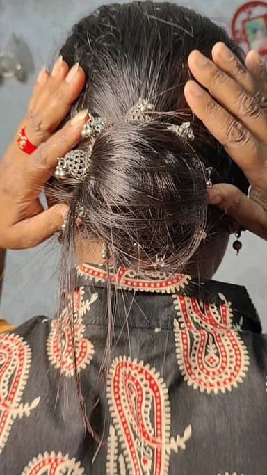 আচ্ছা, তোমরা কোনটা বেশি পছন্দ করো মানুষের রূপ নাকি গুণ ...
Emily Ghosh Chattopadhyay
9874560152