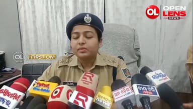 ସ୍କୁଲ ପରିସରରେ ଛାତ୍ର ହତ୍ୟା ମାମଲାର ପର୍ଦ୍ଦାଫାସ
ମାତ୍ର ୪୮ ଘଣ୍ଟାରେ ଜୟପୁର ପୋଲିସର ବଡ଼ ସଫଳତା।
ଏହି ଚାଞ୍ଚଲ୍ୟକର ହତ୍ୟାକାଣ୍ଡରେ ଜଣେ ନାବାଳକ ସମେତ ୨ ଜଣଙ୍କୁ ଗିରଫ କରାଯାଇଛି। ଘଟଣାରେ ବ୍ୟବହୃତ ମାରଣାସ୍ତ୍ରକୁ ମଧ୍ୟ ପୋଲିସ ଜବତ କରିଛି।
📍 ଗତ ଶୁକ୍ରବାର ବାରିଣିପୁଟ ଅପର କୋଲାବ ପ୍ରକଳ୍ପ ଉଚ୍ଚ ବିଦ୍ୟାଳୟରେ ମଧ୍ୟାହ୍ନ ବିରତି ସମୟରେ ଘଟିଥିବା ଏହି ଘଟଣା ସମଗ୍ର ଅଞ୍ଚଳରେ ଚାଞ୍ଚଲ୍ୟ ସୃଷ୍ଟି କରିଥିଲା। ଆକ୍ରମଣରେ ଗୁରୁତର ଆହତ ଦଶମ ଶ୍ରେଣୀର ଛାତ୍ରଙ୍କର ପରେ ମୃତ୍ୟୁ ଘଟିଥିଲା। ଜୟପୁର ପୋଲିସ ତଦନ୍ତକୁ ତ୍ୱରାନ୍ୱିତ କରି ୪୮ ଘଣ୍ଟା ମଧ୍ୟରେ ଅଭିଯୁକ୍ତମାନଙ୍କୁ ଗିରଫ କରିବା ସହ ଘଟଣାରେ ବ୍ୟବହୃତ ଅସ୍ତ୍ର ଜବତ କରିଛି। ମାମଲାର ଅଧିକ ତଦନ୍ତ ଜାରି ରହିଛି।
ମୃତ ଛାତ୍ରଙ୍କ ପ୍ରତି ଆମର ଗଭୀର ଶ୍ରଦ୍ଧାଞ୍ଜଳି।
ଅଧିକ ଖବର ପାଇଁ ପେଜ୍କୁ Follow କରନ୍ତୁ।
#Jeypore #Koraput #BreakingNews #CrimeNews #SchoolIncident #OdishaNews