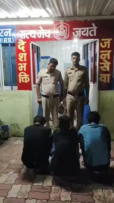 🚨 नीमच पुलिस की बड़ी कार्रवाई
सांगवान ट्रेवल्स बस में सफर कर रहे 7 आरोपियों को गिरफ्तार कर उनके कब्जे से 65 किलो अवैध डोडाचूरा जब्त किया गया। कार्रवाई नयागांव पुलिस चौकी ने नाकाबंदी के दौरान की। मामले में एनडीपीएस एक्ट के तहत प्रकरण दर्ज कर जांच जारी है।
#नीमच #जावद #नयागांव #डोडाचूरा #NDPS मध्यप्रदेशपुलिस पुलिसकार्रवाई अवैधमादकपदार्थ यशस्वीदुनिया ब्रेकिंगन्यूज