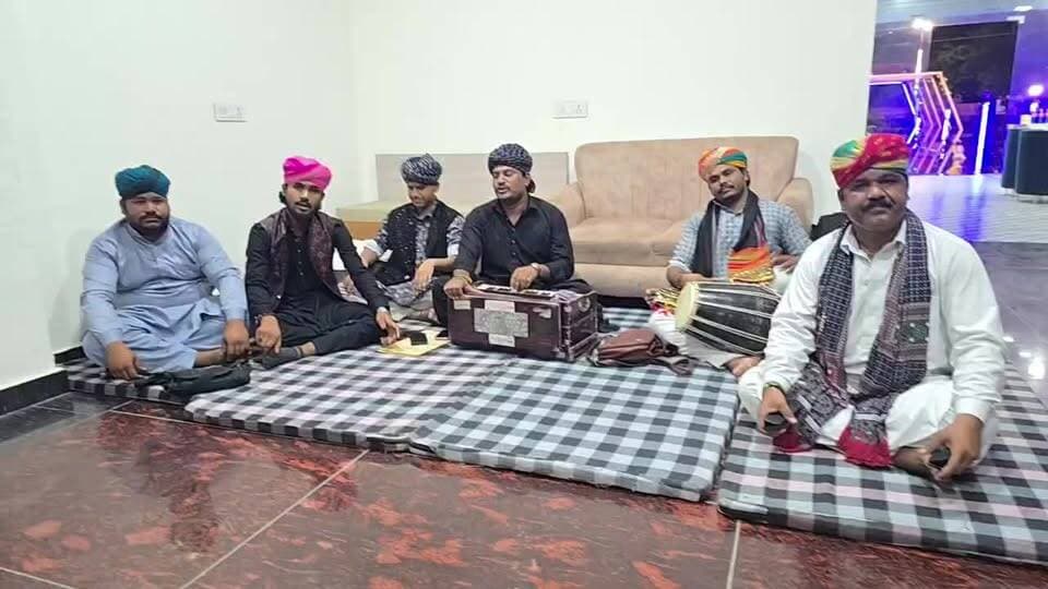 मित्रता दिवस के अवसर पर भाई आत्माराम विश्नोई द्वारा पारिवारिक मिलन समारोह का भव्य आयोजन किया गया। 🤝❤️
यह खास कार्यक्रम एयरोसिटी होटल, हिसार कैंट में आयोजित हुआ, जहां परिवारजनों और मित्रों ने एक-दूसरे से मिलकर मित्रता, अपनापन और भाईचारे की खूबसूरत यादें साझा कीं। 🌸✨
मित्रता दिवस की हार्दिक शुभकामनाएं!
#FriendshipDay #मित्रता_दिवस #पारिवारिक_मिलन #Hisar #HisarCantt #RSNExpress