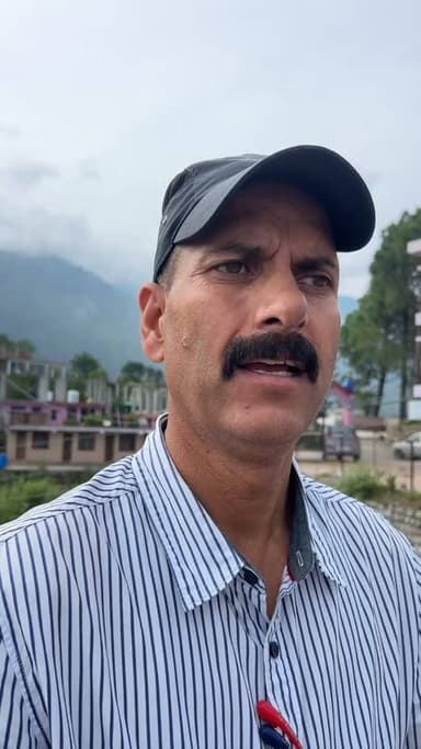 हिमाचल के विभिन सरकारी विद्यालयों में चल रही स्कालरशिप के बारे में बच्चों और अभिभावकों को होना चाहिए ज्ञान इसकी जानकारी देते हुए प्रवक्ता इतिहास राजेंद्र ठाकुर शहीद डोला राम वरिष्ठ माध्यमिक विद्यालय नित्थर रिपोर्ट हितेश भारती l